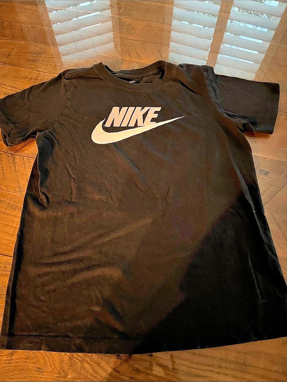 Nike The Nike Tee Swoosh Logo Graphic T-Shirt Short Sleeve Logo Tee in Black